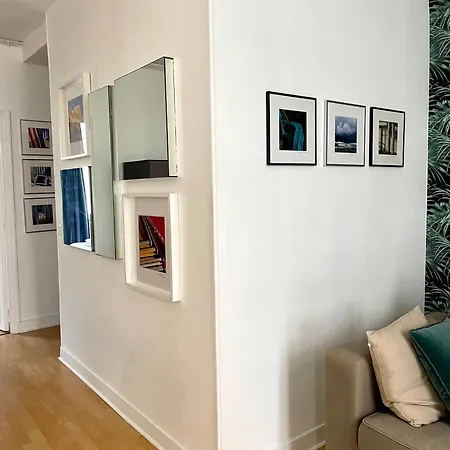 A Cote De La Avec Balcon Filant דירה