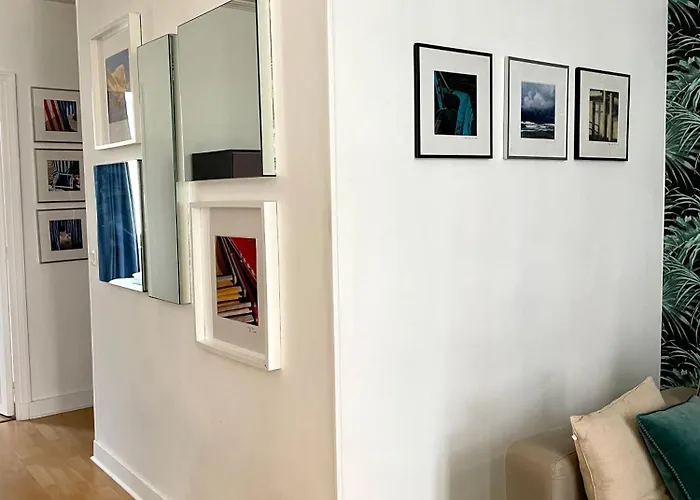 A Cote De La Avec Balcon Filant Apartment