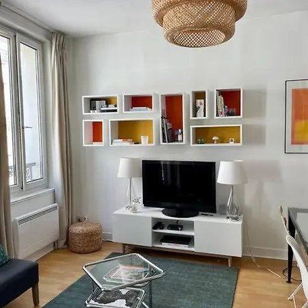 à Côté De La Avec Balcon Filant Apartamento