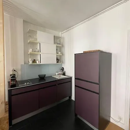 Apartamento à Côté De La Avec Balcon Filant *
