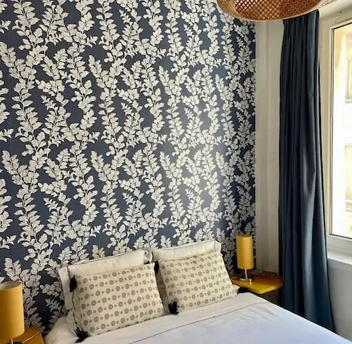 à Côté De La Avec Balcon Filant * Trouville-sur-Mer